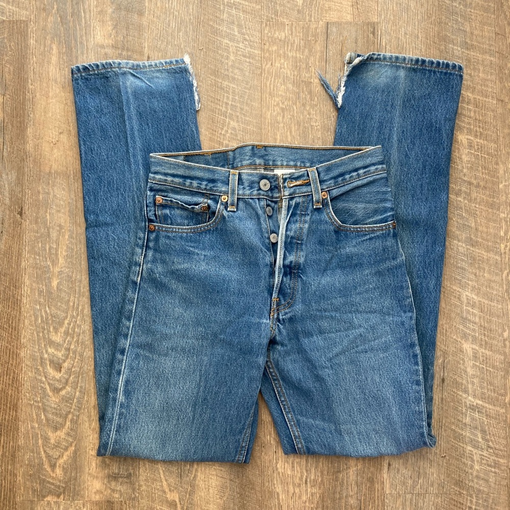 Vintage Levi's Women's High Rise Jeans - Classic Blue - Picture 2 of 15